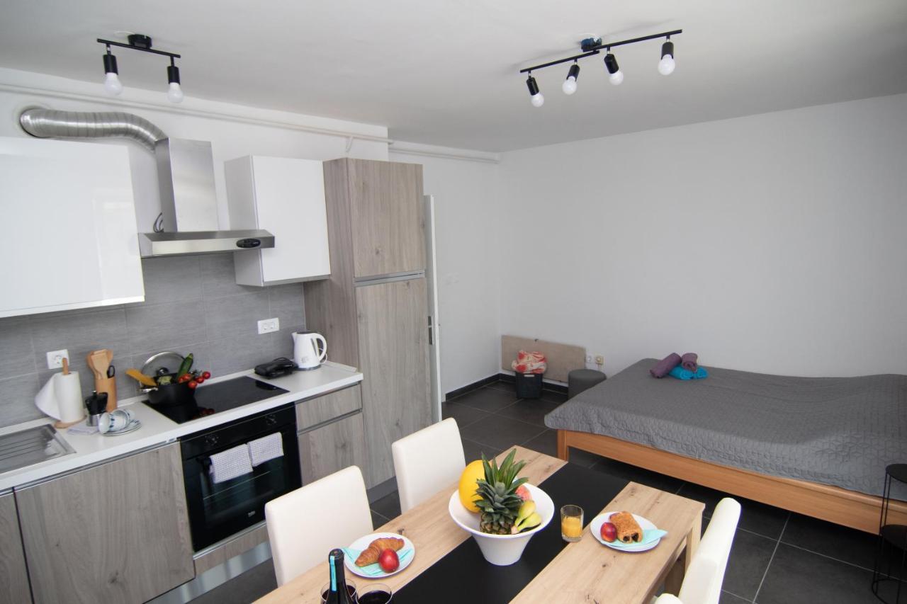 Valkane Beach Studio Apartment Πούλα Εξωτερικό φωτογραφία