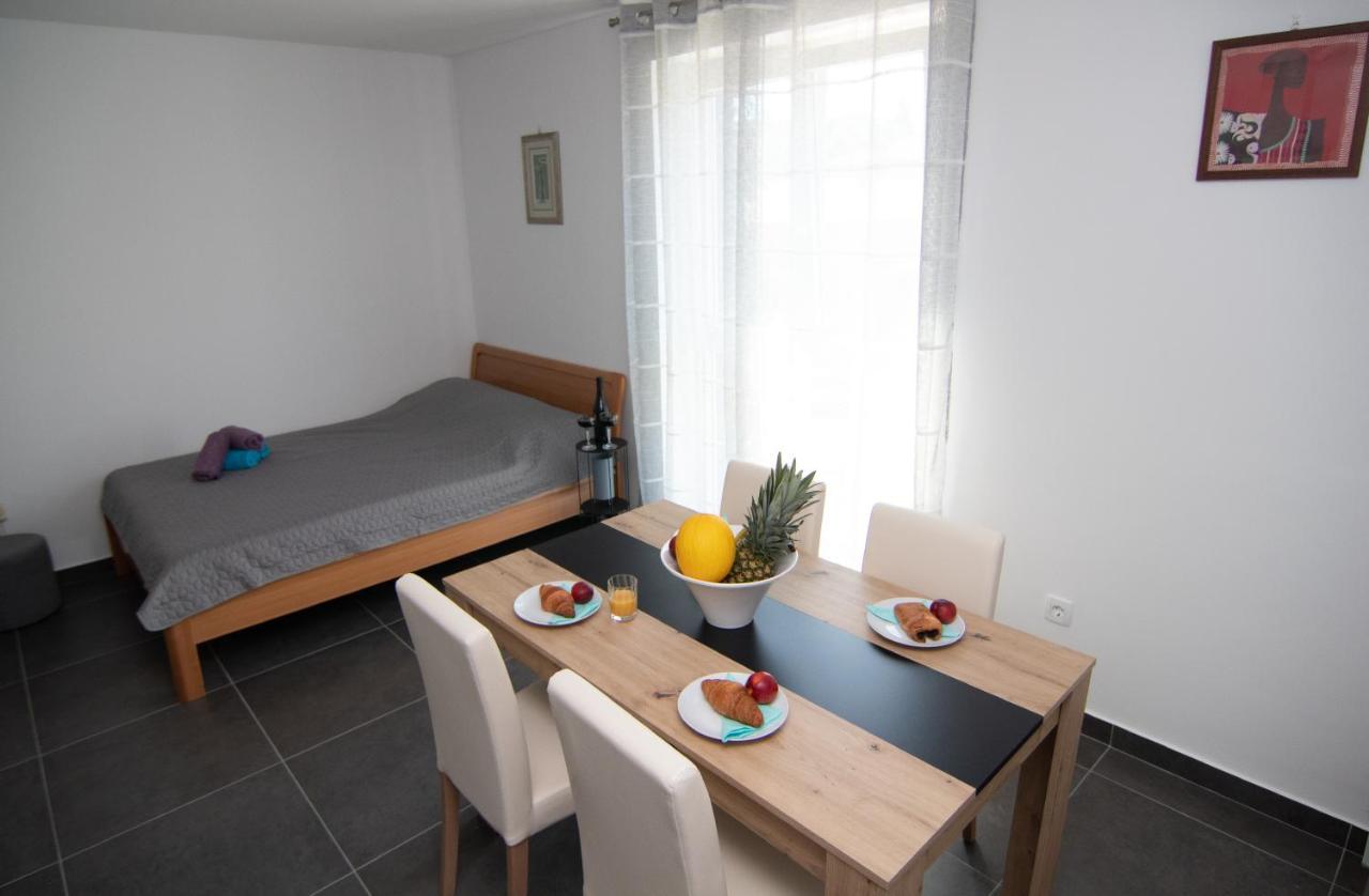 Valkane Beach Studio Apartment Πούλα Εξωτερικό φωτογραφία