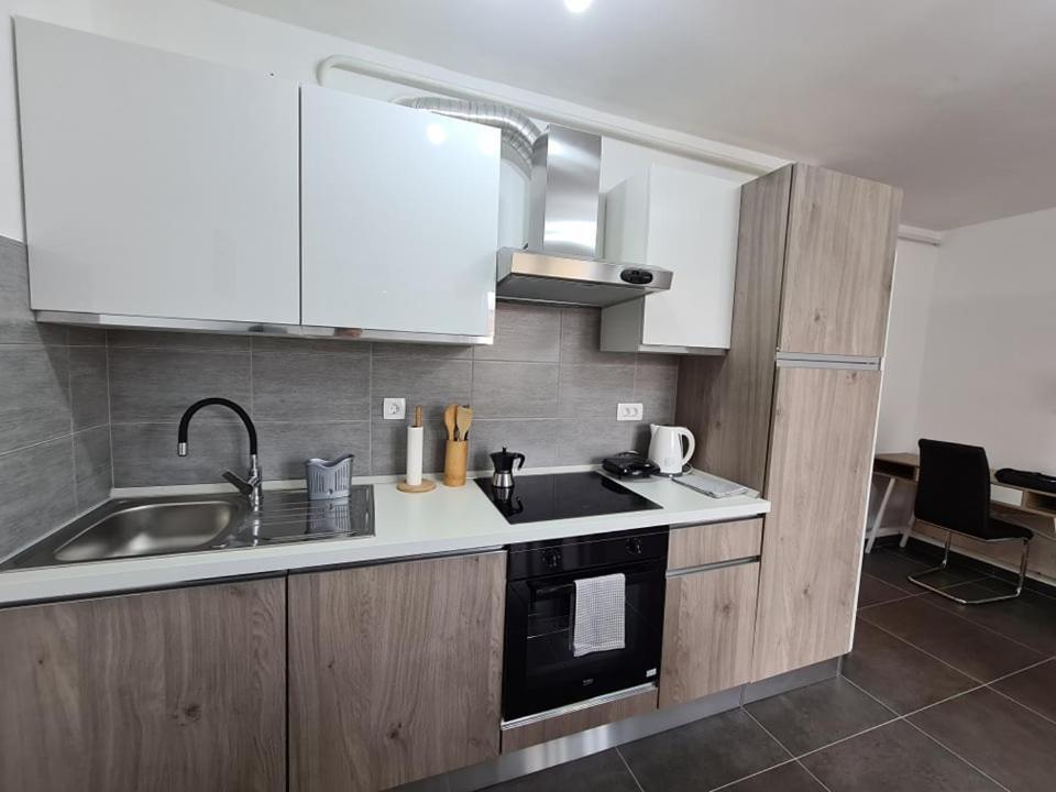 Valkane Beach Studio Apartment Πούλα Εξωτερικό φωτογραφία